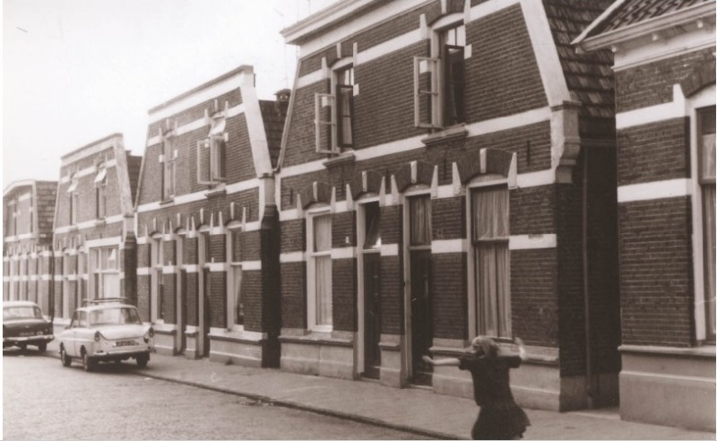 Leijdsweg 37-39-41-43 woningen foto nov. 1967.jpg