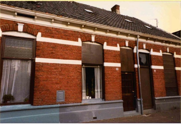 Leijdsweg 49-51 woningen nov. 1980.jpg