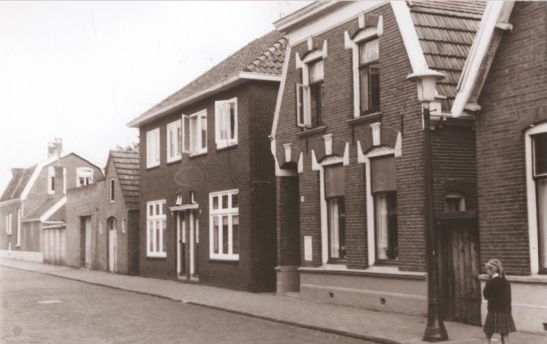 Leijdsweg 54-56 woningen bouwjaar 1902 foto nov. 1967.jpg