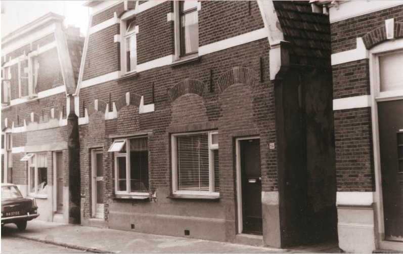 Leijdsweg 57-59 woningen bouwjaar 1902 foto nov. 1967.jpg