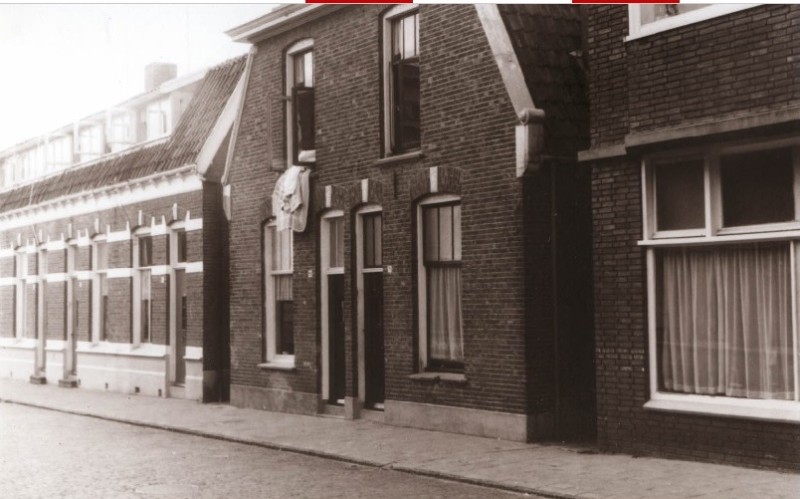 Leijdsweg 69-71 woningen bouwjaar 1906 nov. 1967.jpg