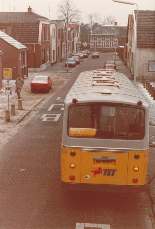 Leliestraat 22-24 links TET bus.jpg