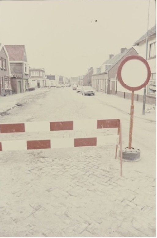 leliestraat 68 links Wegwerkzaamheden jaren 70.jpg