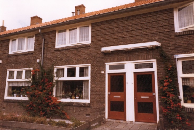 Leliestraat 77-79 Voorzijde woningen. Bouwjaar 1930 foto 1980.jpg