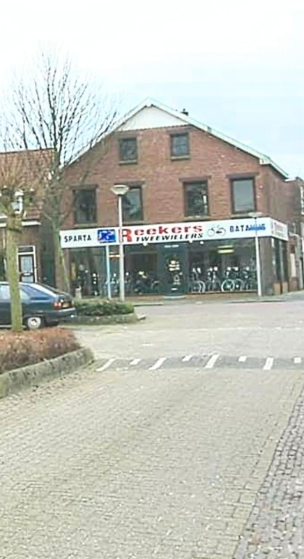 Leliestraat 78 hoek Rozenstraat 78-80  fietsenzaak Reekers.jpg
