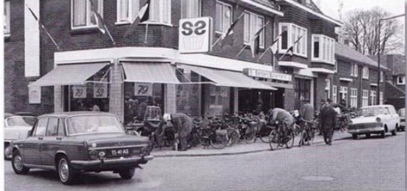 Leliestraat 103 hoek Meidoornstraat winkel Sanders later.jpg