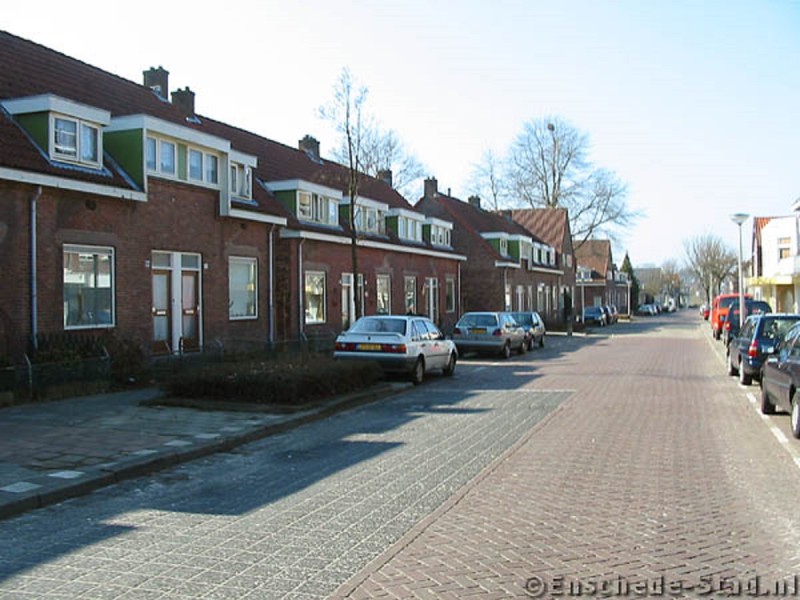 Leliestraat 124-142 links Laares.jpg
