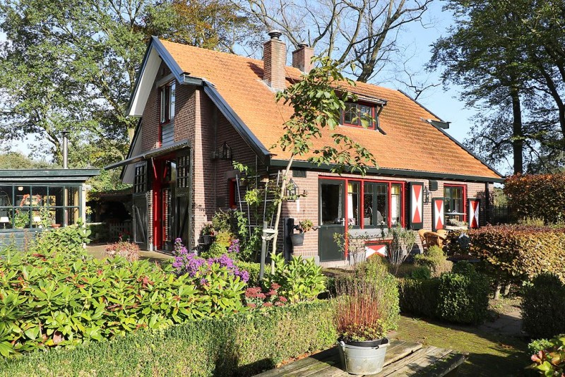 Leutinkveldweg 30 boswachterswoning uit 1912 in eclectische trant ontworpen door de architect J.W. Janssen.jpg