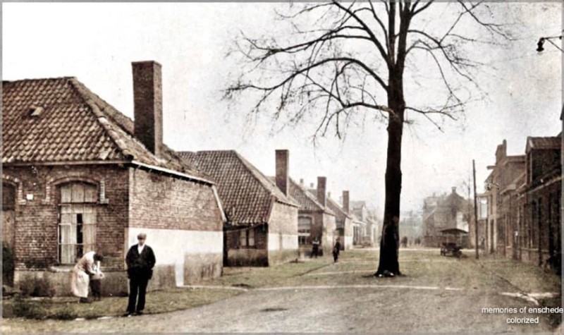 Lindelaan De Krim met linksaf de Frederik Hendrikstraat. Nu ongeveer vanaf de Beltstraat hoek Borneostraat in de Burgemeester Edo Bergsmalaan.jpg