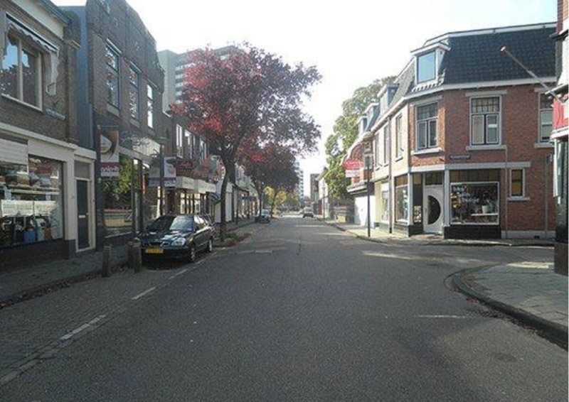 Lipperkerkstraat 45 en 47 hoek Reudinkstraat Bim Bam Buisje vroeger locatie drogisterij Maass en kapper Westendorp.jpg