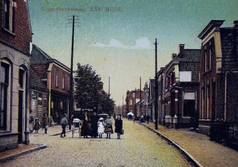 Lipperkerkstraat 46 rects vroeger met telefoonmast links.JPG