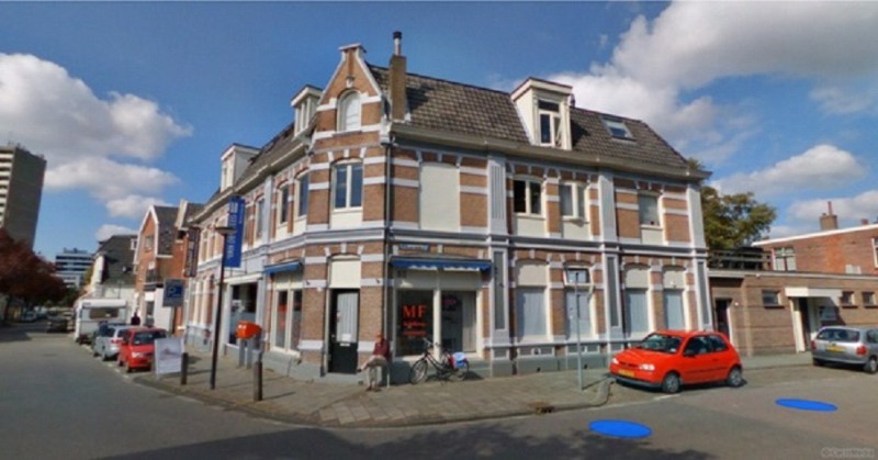 Lipperkerkstraat 59-63, kenmerkend en beeldbepalend hoekgebouw uit 1898, met winkel op de hoek C.J.Snuifstraat.jpg