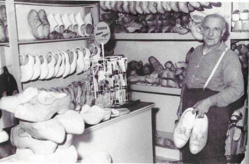 Lipperkerkstraat 78 A.Meijnen klompenhandel.jpg