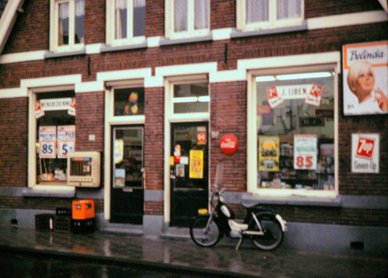 Lipperkerkstraat 100-102 kruidenierswinkel J. IJben.jpg
