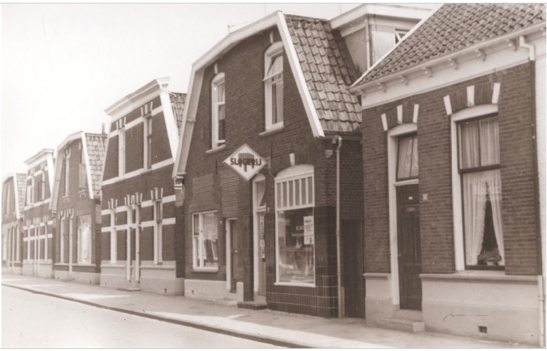 Lipperkerkstraat 122 en 124  slagerij H. van der Wal 1967.jpg