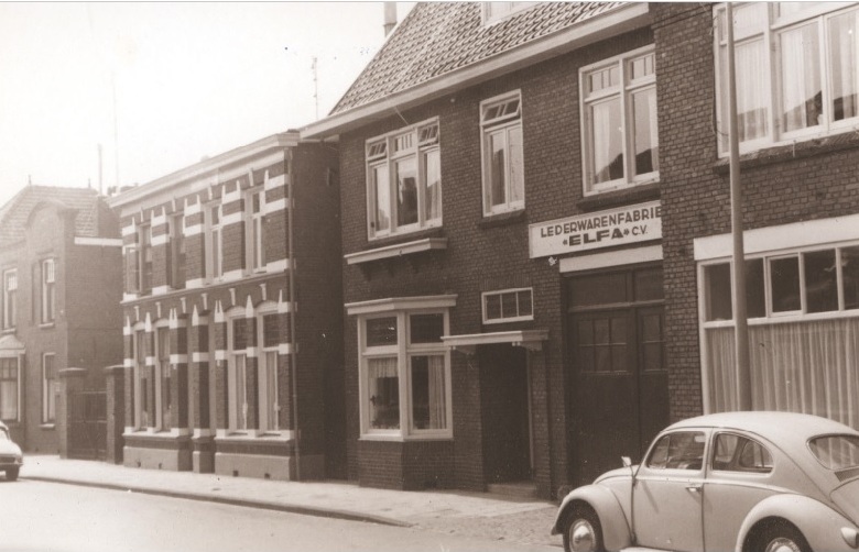 Lipperkerkstraat 149-151 en 153 woningen en 153a lederwarenfabriek ELFA 1967.jpg
