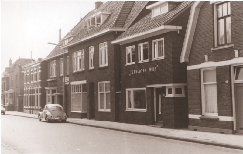 Lipperkerkstraat 155-157 en 159 woningen. o.a. 't Gesloten Huis' 1967.jpg