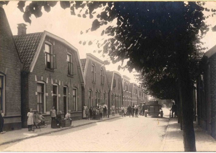 Lipperkerkstraat 164-166 Gemeentelijke Reinigingsdienst. Het ophalen van huisvuiltonnen 1923..jpg