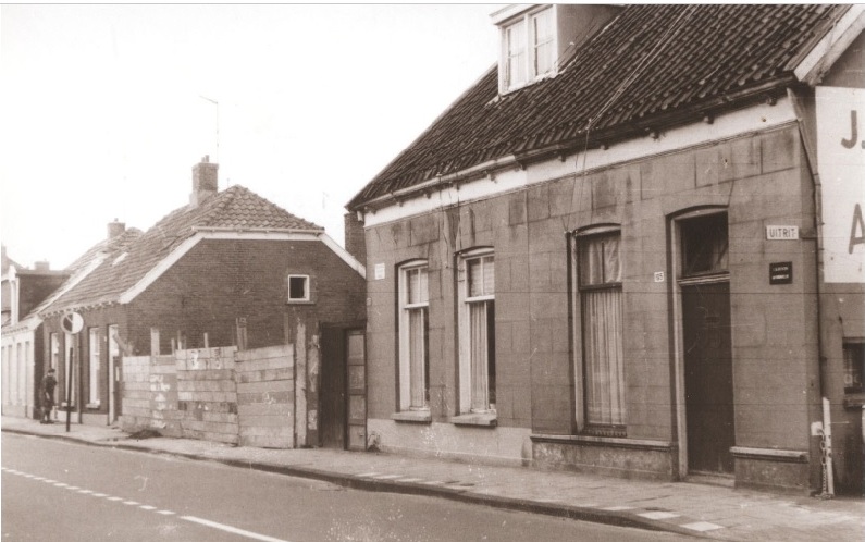 Lipperkerkstraat 193-195 woningen en autohandel J. Kroon 1967.jpg