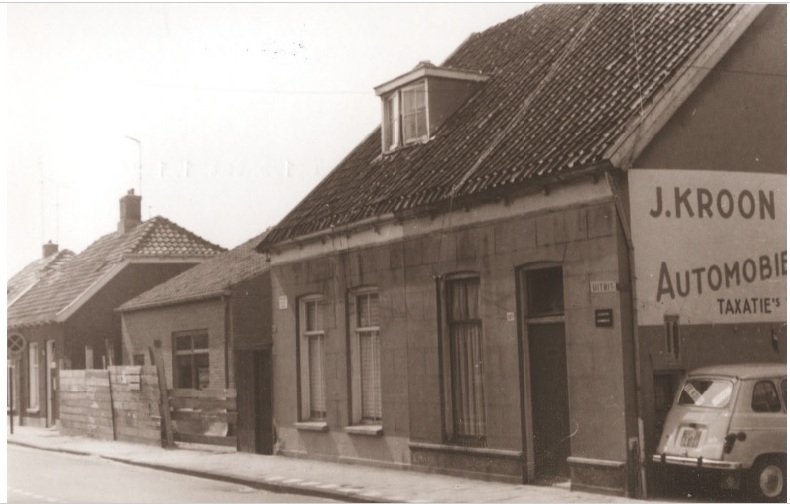 Lipperkerkstraat 187 en 193-195 woningen en  195 autohandel J. Kroon 1967.jpg