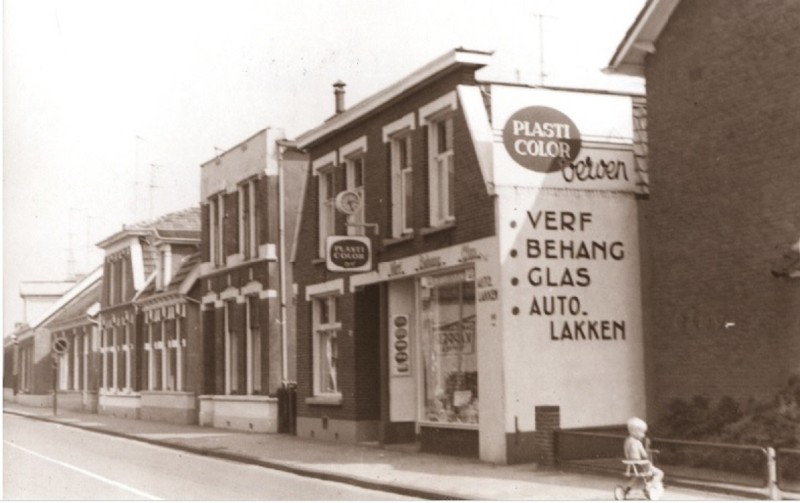 Lipperkerkstraat 192 Van Unen winkel in verf en behang 1967.jpg