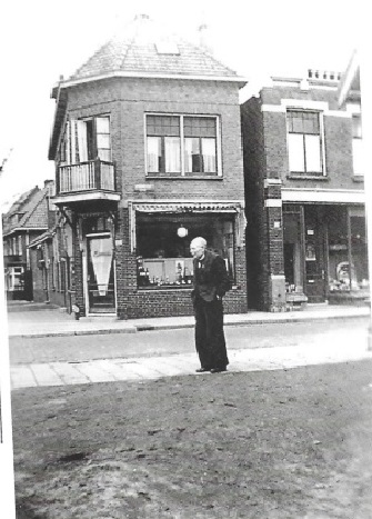 Lipperkerkstraat 213-215 slijterij Tiethof.jpg