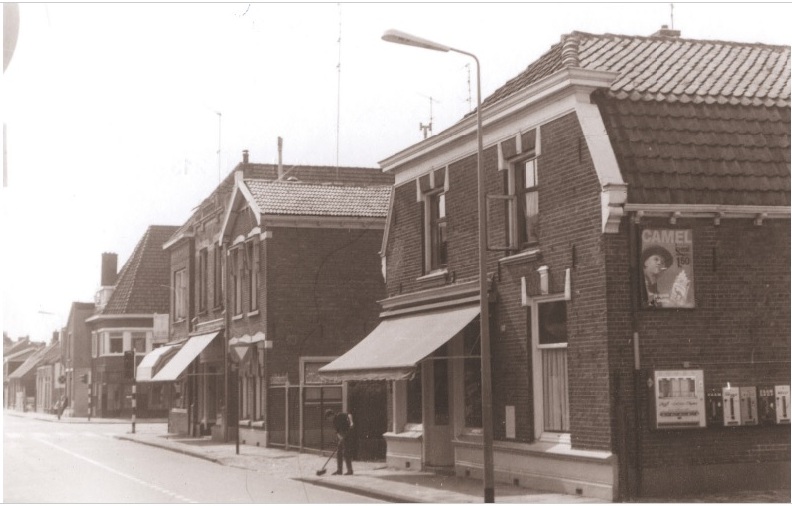 Lipperkerkstraat 219-221 woningen en winkels 1967.jpg