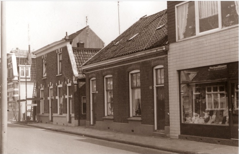 Lipperkerkstraat 226-230 woningen en winkel Rompelman manufacturen 1967.jpg