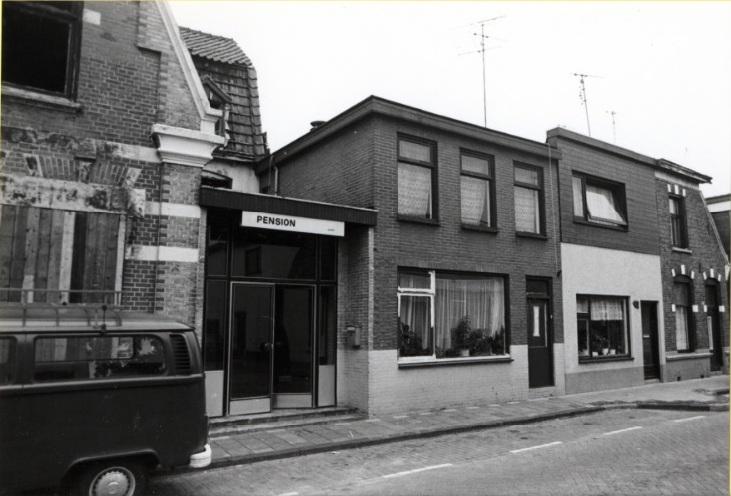 Lipperkerkstraat 234-240 t.h.v. pension voor buitenlanders 13-9-1984.jpg