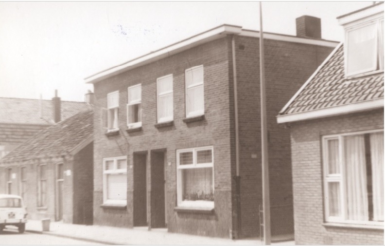 Lipperkerkstraat 247-249 en 251-253 woningen 1967.jpg