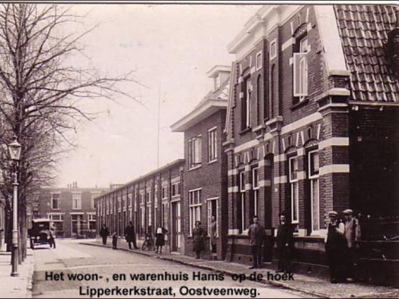 Lipperkerkstraat 240-242 en 244 hoek Oostveenweg 80 warenhuis Hams later locatie smederij Rensen.jpg