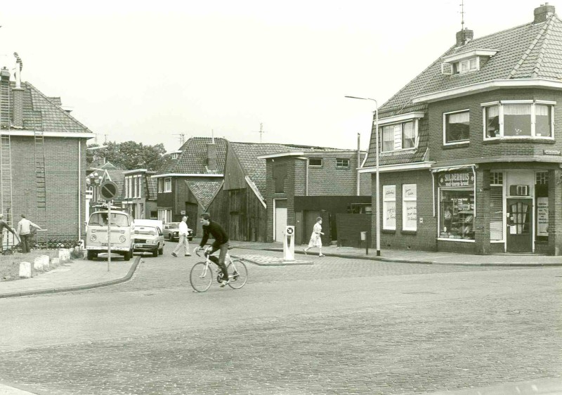 Lipperkerkstraat 291 rechts hoek Oostveenweg 39 bakkerij Silderhuis..jpg
