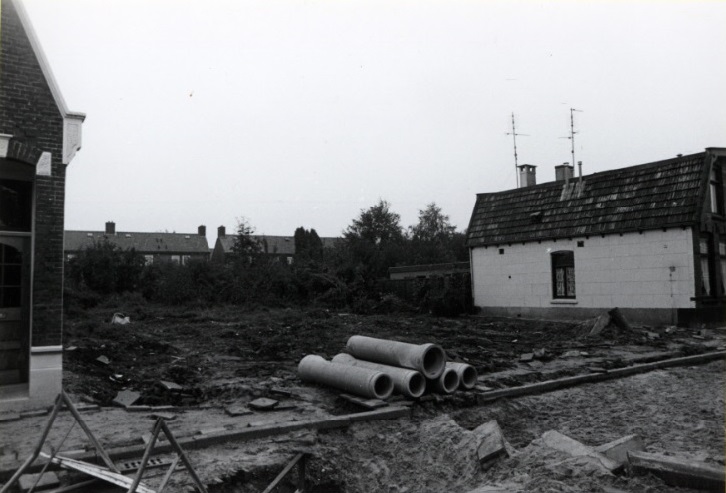 Lipperkerkstraat 298 Open terrein na afbraak aantal panden 300-306 foto 13-9-1984.jpg
