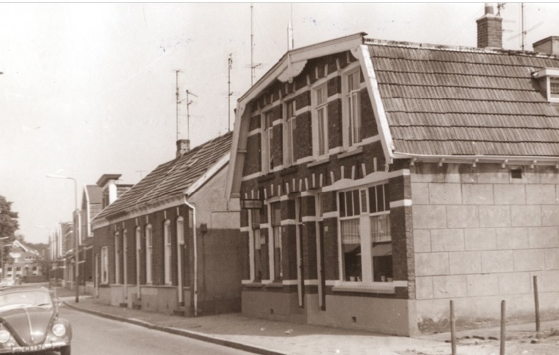 Lipperkerkstraat 296-298 en 300-306 woningen en winkel muziekhandel 1967.jpg