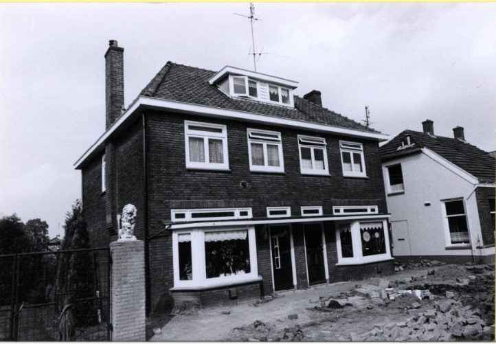 Lipperkerkstraat 319-321 woningen 13-9-1984.jpg