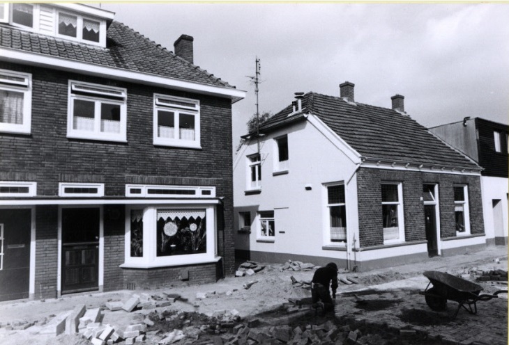 Lipperkerkstraat 321-323 woningen 13-9-1984.jpg