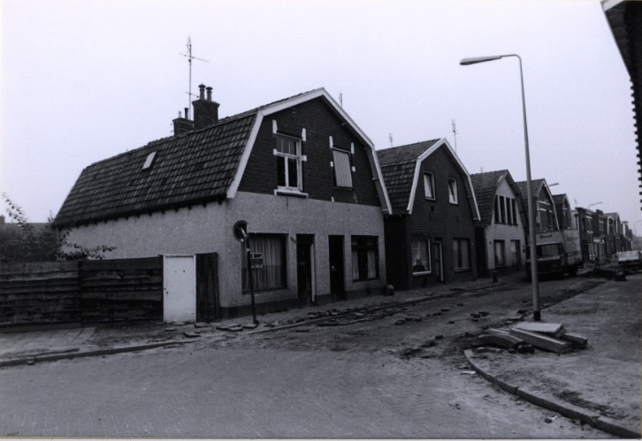 Lipperkerkstraat 344 Hoek Lage Bothofstraat in westelijke richting 13-9-1984.jpg