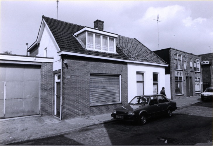 Lipperkerkstraat 347-355, rechts autobedrijf Kaalverink 13-9-1984.jpg