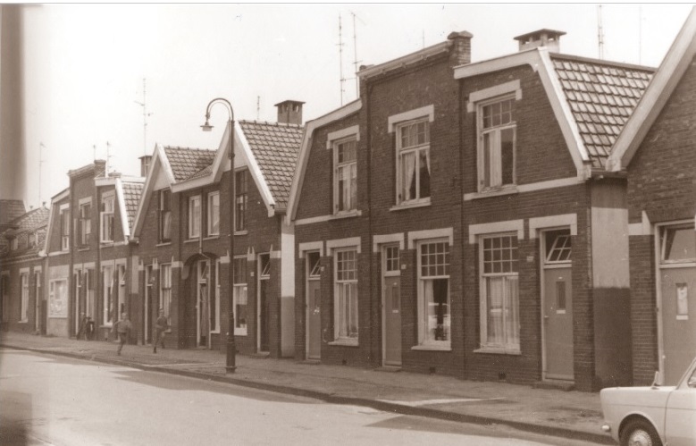 Lipperkerkstraat 360-364 en 366-370 woningen 1967.jpg