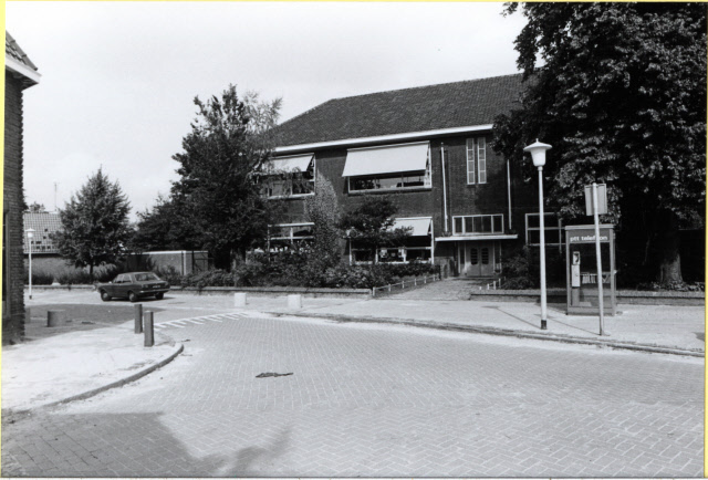 Lage bothofstraat 341 hoek Lipperkerkstraat 371 met Lipperkerkschool voor openbaar L.O. 13-9-1984.jpeg