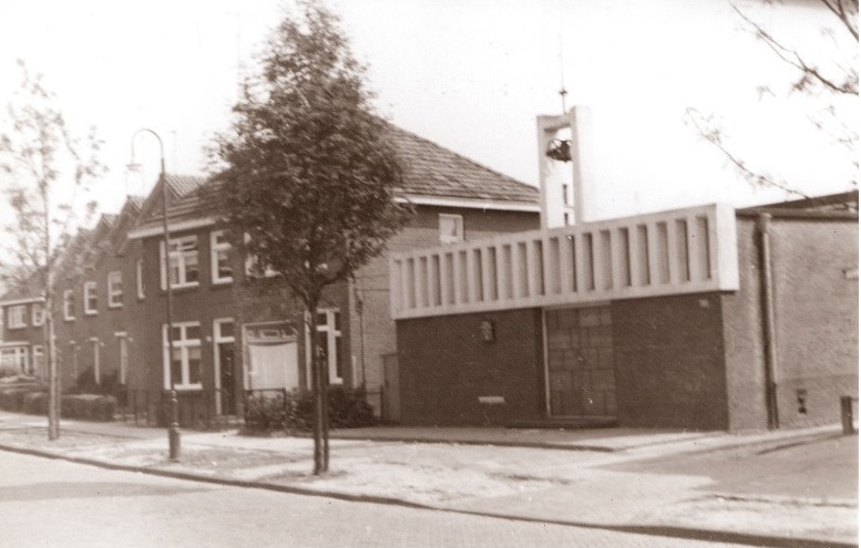 Lipperkerkstraat 400-402-404 kerk en woningen 1967.jpg
