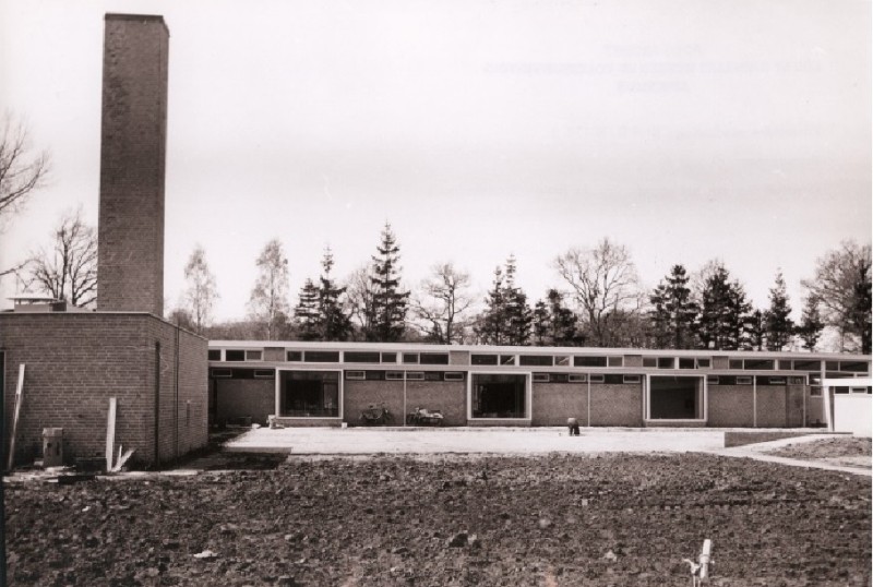 Keppelerdijk 2 Glanerbrug Dr. J. Herderscheeschool, school voor Buitengewoon Lager Onderwijs (B.L.O.) later ZMLK school De Huifkar.jpg