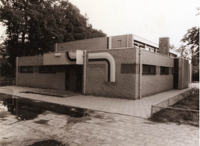 Keppelerdijk 2 Glanerbrug Dr. D. Herderscheeschool na uitbreiding met nieuwe lokalen. 1978.jpg