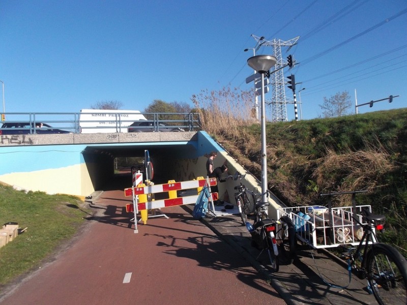 Zuiderval fietspad tunnel graffity (3).JPG