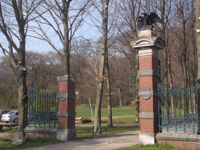 Hengelosestraat poort Ledeboerpark (2).JPG
