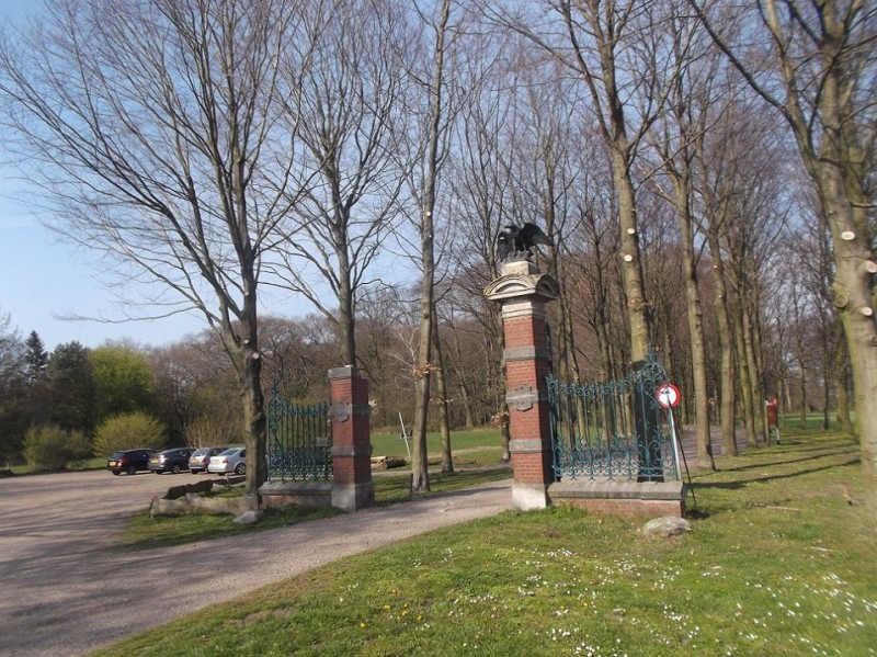 Hengelosestraat poort Ledeboerpark.JPG