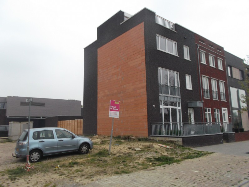 Lonnekerspoorlaan lege kavels Roombeek (2).JPG