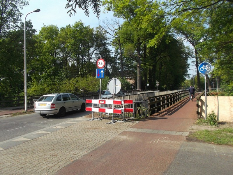 Noord-Esmarkerrondweg  spoorbrug.JPG