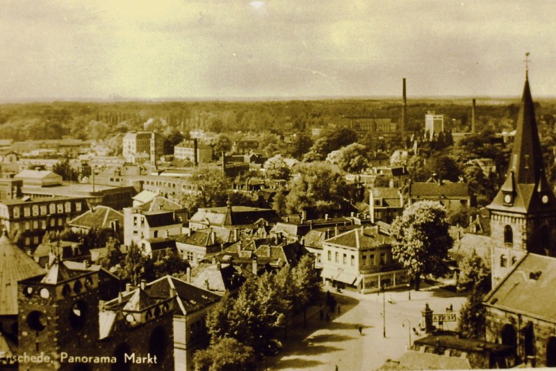 Markt vanuit stadhuistoren Panorama vroegere villa Cromhoff.JPG