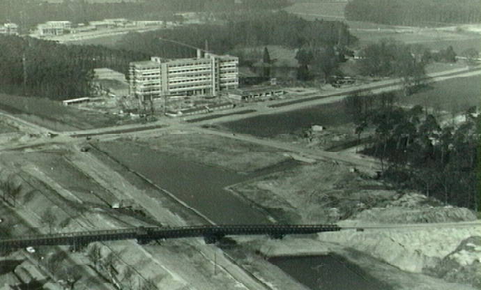 Hengelosestraat 1960 Bailybrug bij THT.jpg